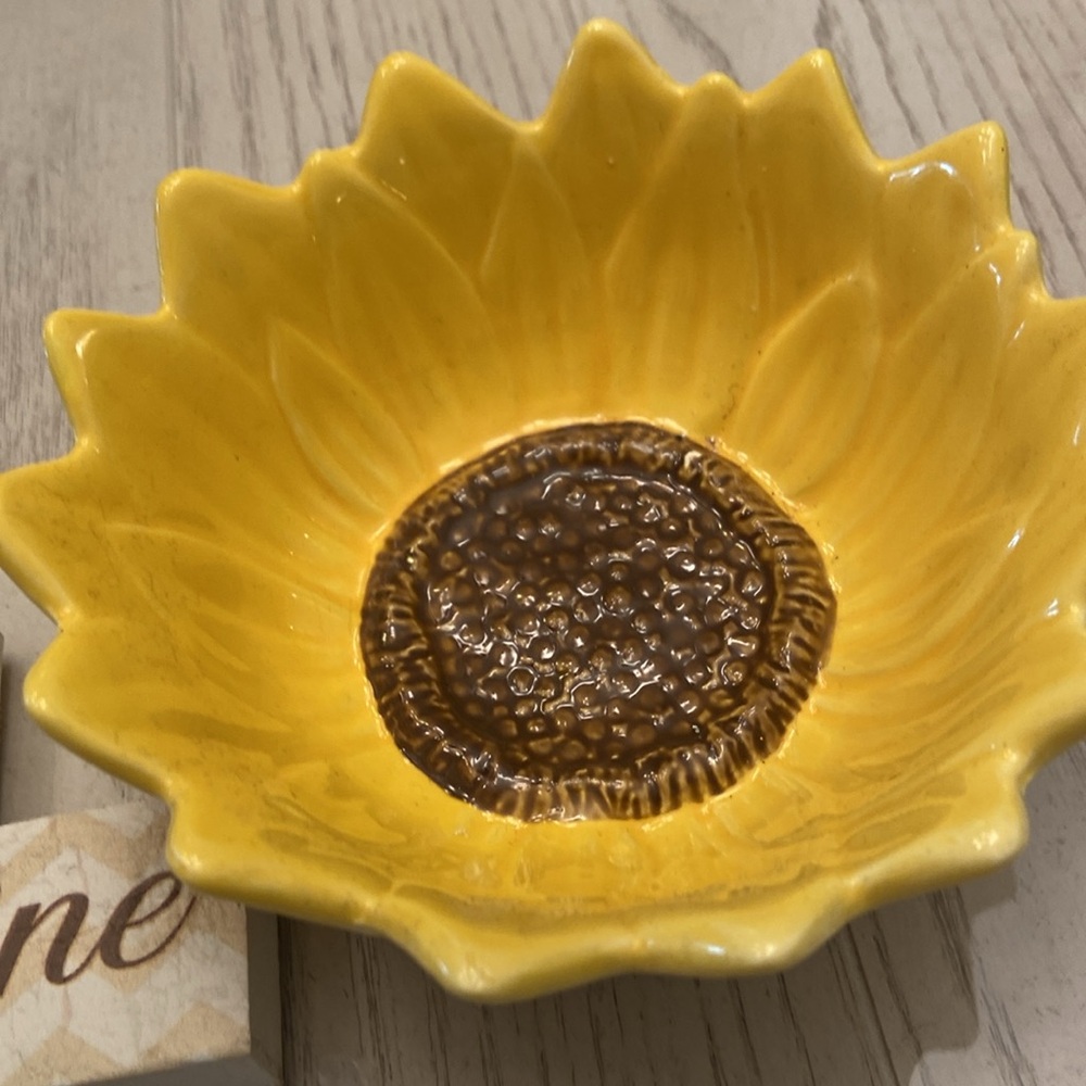 NWOT Sunflower Bundle - Picture 3 of 6